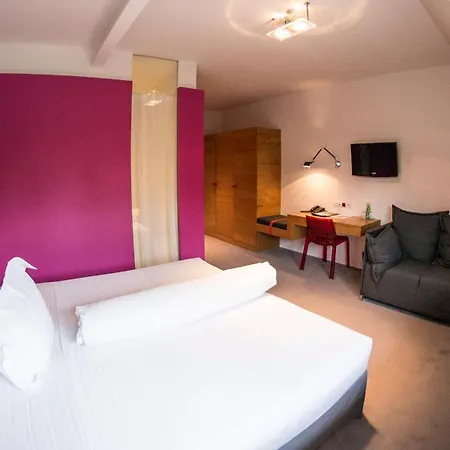 Hot_elarnia & Hotel 4*